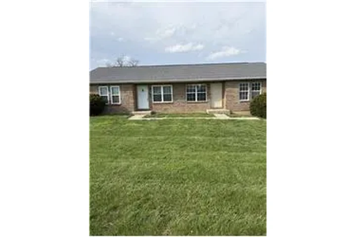 $1595 : Rental property with 3 bedro image 1