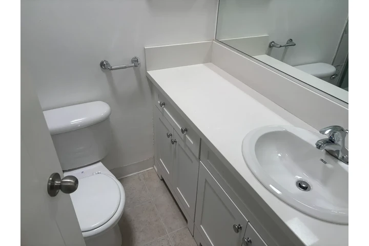 $1200 : Cozy 1-Bedroom and 1-Bathroom image 9