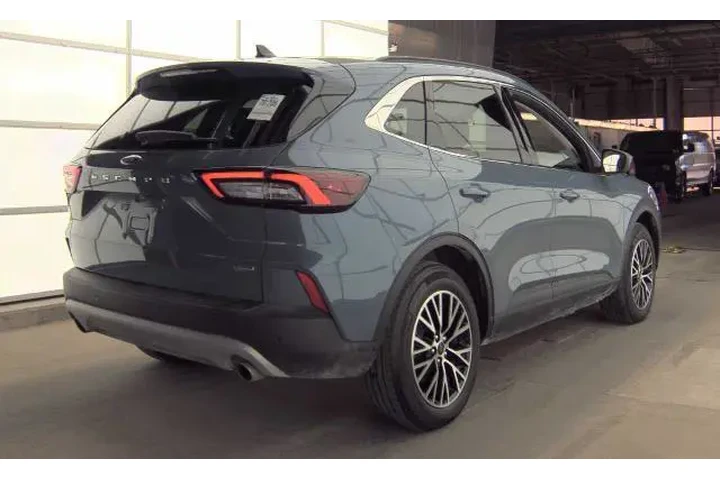 $27990 : Ford Escape Plug-In Hybrid 2 image 5