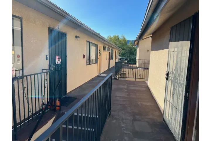 $1495 : Studio Apartment in Tujunga image 3