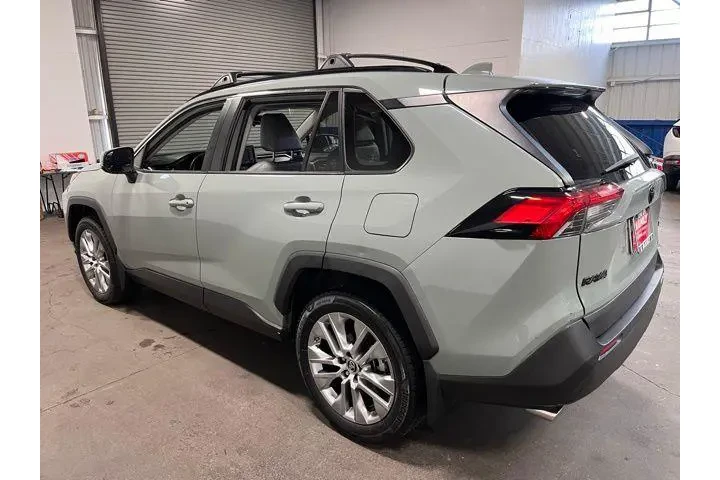 $23952 : Toyota RAV4 2019 XLE Premium image 5