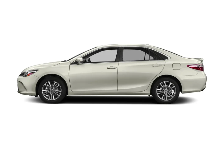 2015 Camry SE Sedan 4D image 3