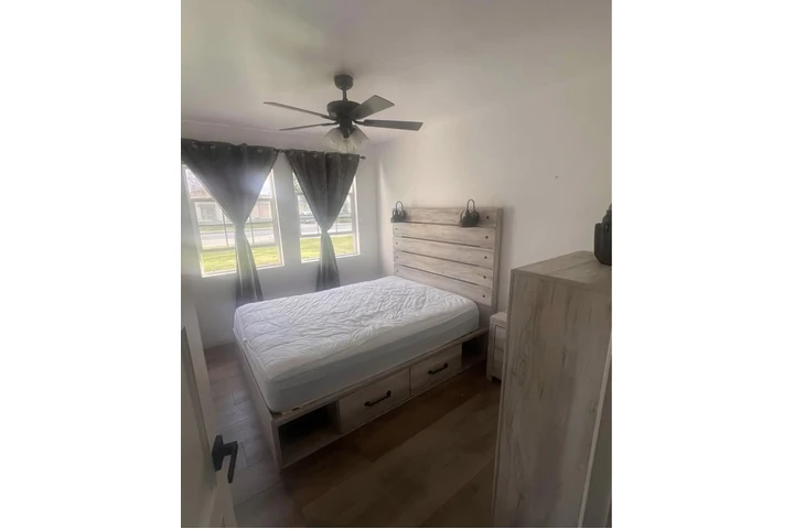 $850 : Rento cuarto image 1