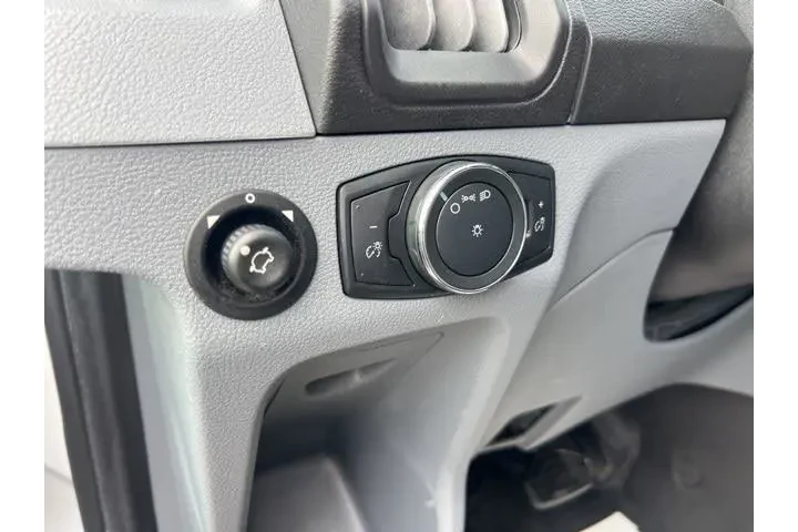 $17304 : Ford Transit 2018 250 3dr SW image 8