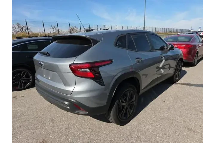 $16490 : Chevrolet Trax 2024 LS 4dr C image 4