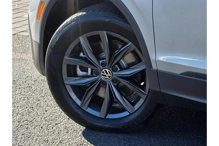 $23499 : Volkswagen Tiguan 2023 SE 4d image 8