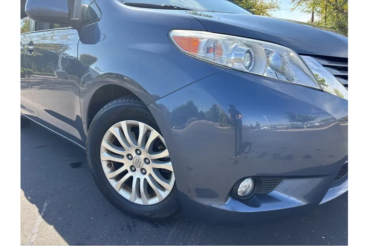 $12000 : 2015 Sienna XLE image 7