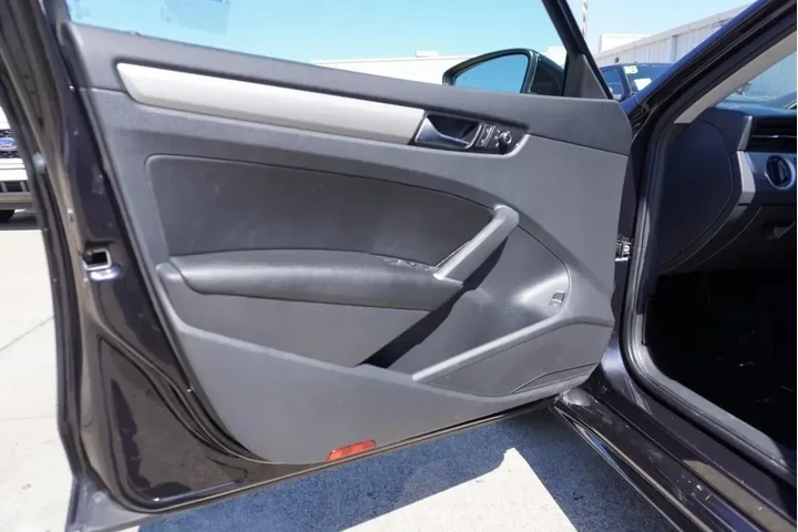 $18988 : Volkswagen Passat 2022 SE 4d image 8