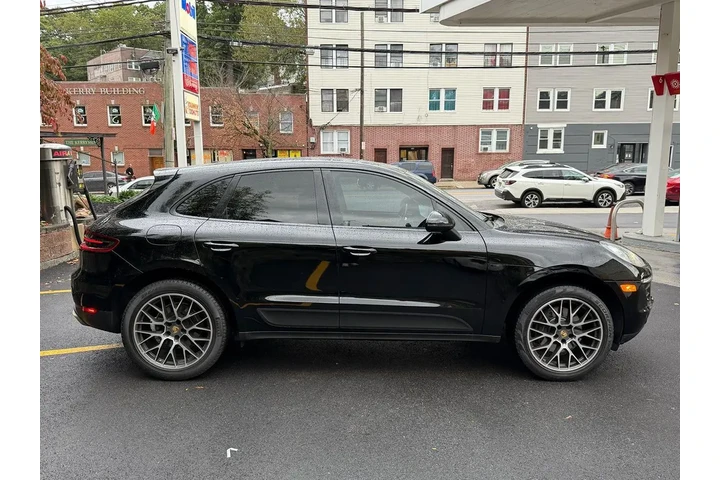 $18995 : 2017 Macan image 6