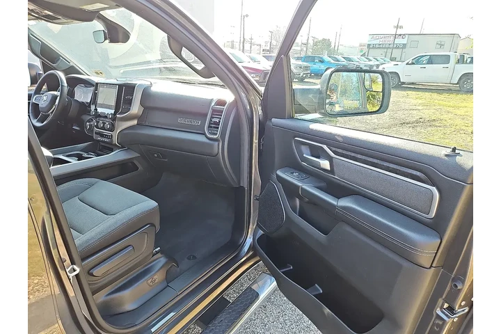 $37701 : Ram 1500 2022 4x4 Big Horn 4 image 10