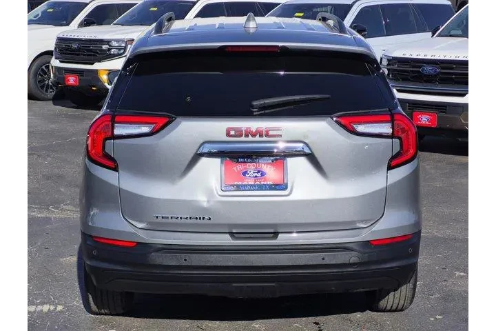 GMC Terrain 2024 SLE 4dr SUV image 5