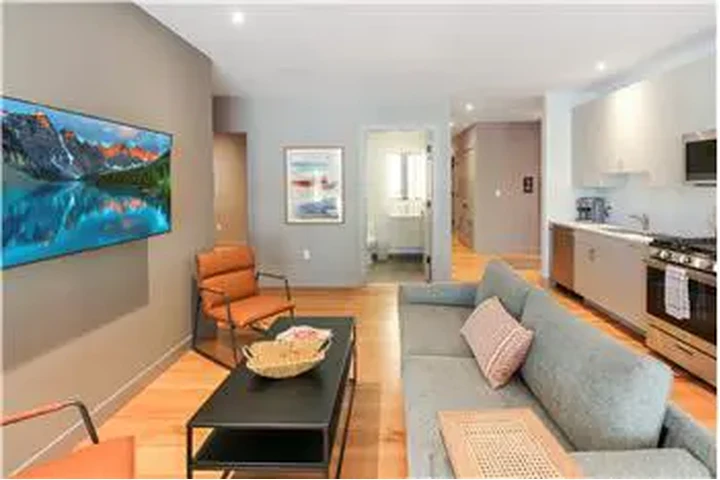 $5300 : Rental property with 5 bedro image 7