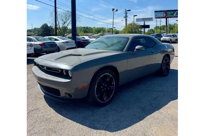 $11900 : 2018 Challenger SXT image 1