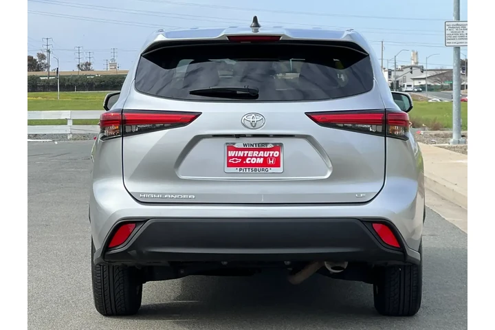 $33827 : Toyota Highlander 2023 L 4dr image 5