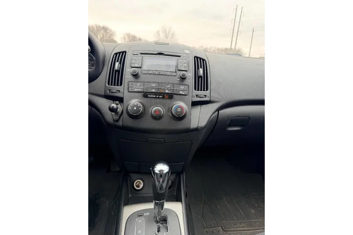 $3300 : 2009 Elantra Touring image 8