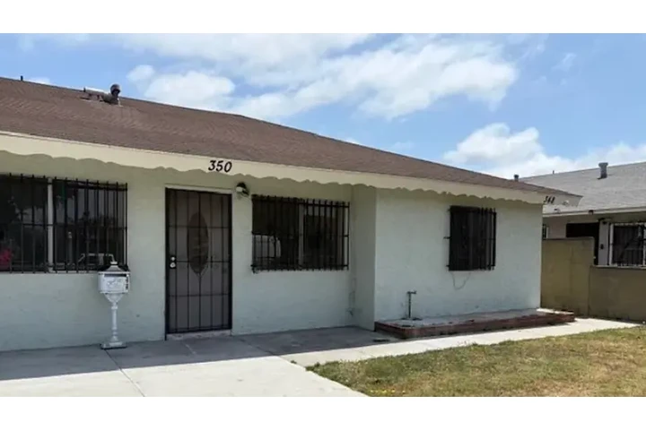 $870 : 1 bedroom, 1 bath with attache image 1