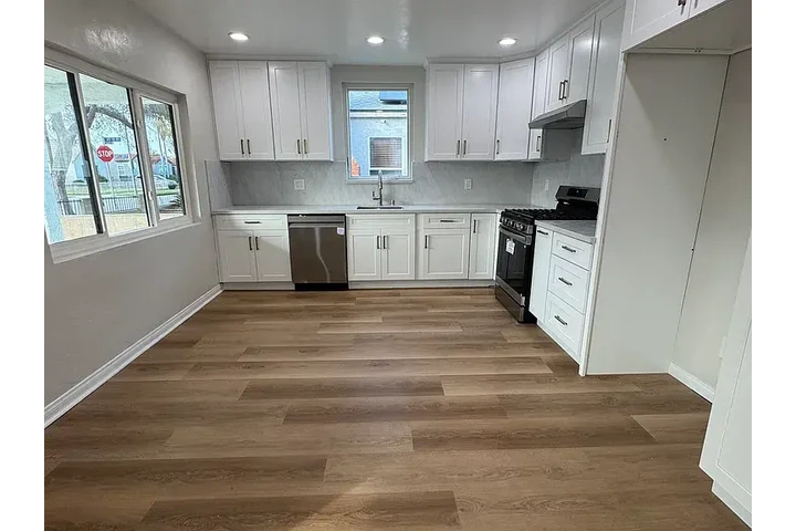 $1000 : Take a Tour Today 1BD-1BTH Now image 7