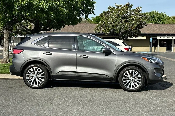 $18250 : Ford Escape 2021 AWD Titaniu image 7