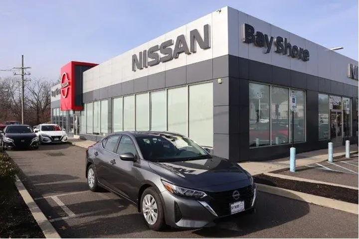 $18347 : Nissan Sentra 2025 S 4dr Sed image 2