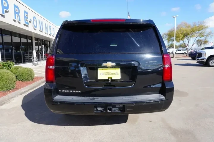 Chevrolet Suburban 2019 4x2 image 5