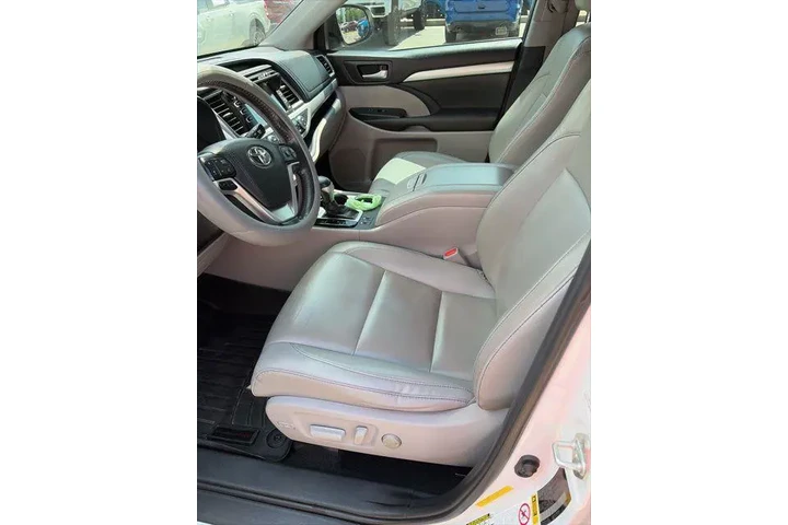 $24211 : Toyota Highlander 2019 SE 4d image 1