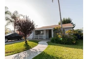 ¡Situada en un barrio tranquil en Los Angeles