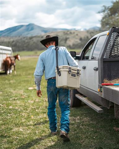 Yeti Hard Cooler image 4