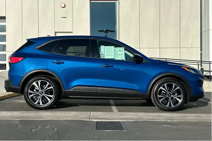 $22900 : Ford Escape 2022 SE 4dr SUV image 2