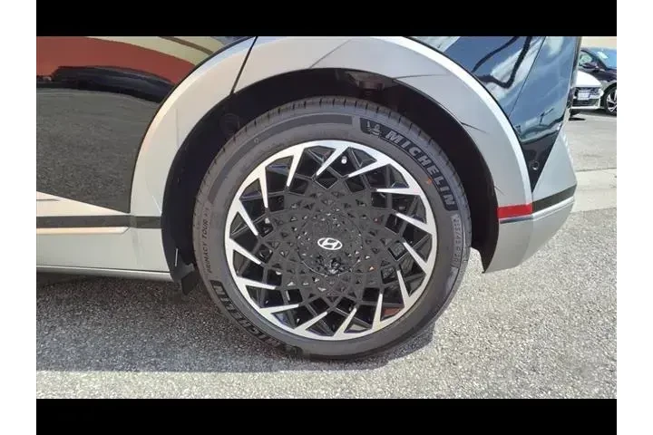 $33989 : Hyundai IONIQ 5 2024 AWD Dis image 6