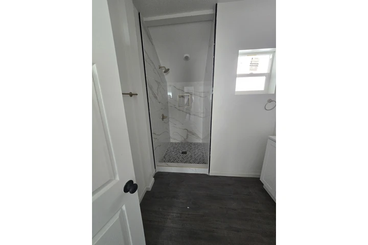 $2600 : New apartment by usc image 1