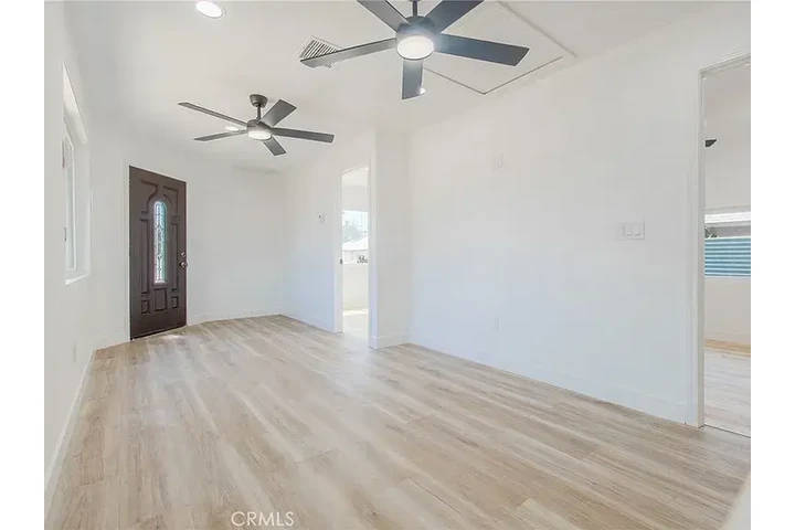 $1200 : This move-in ready home is a f image 6