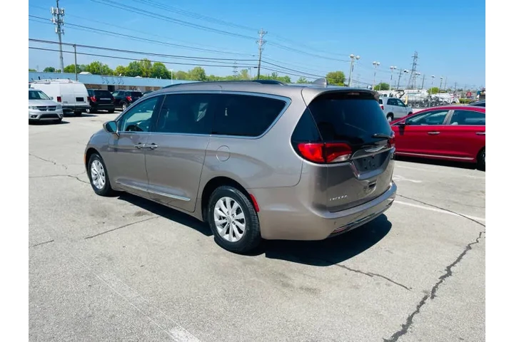 $11999 : 2017 Pacifica Touring-L image 5