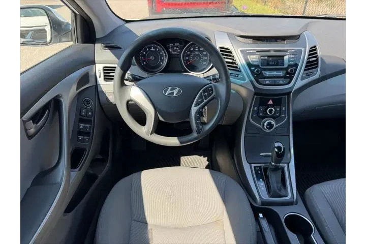 $8988 : Hyundai ELANTRA 2015 SE 4dr image 2