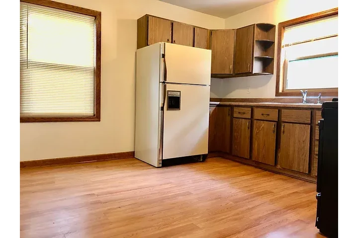 $800 : 1 beds and 1 baths available image 3