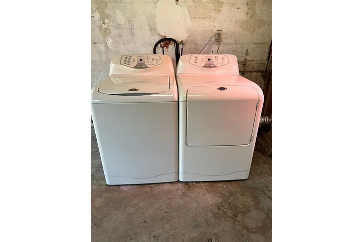 $900 : Freshly painted Great location image 10