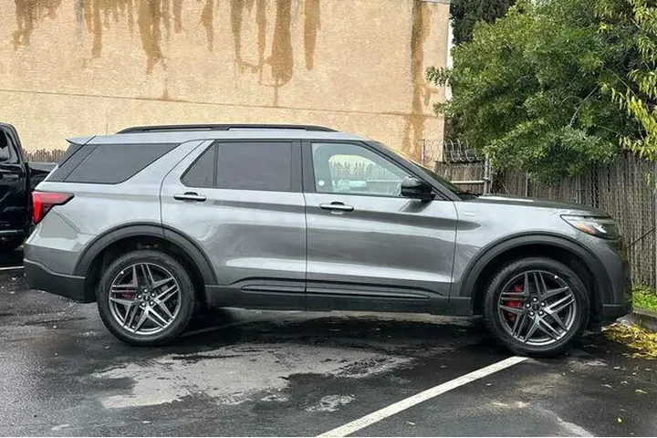 $39447 : Ford Explorer 2025 AWD ST-Li image 7