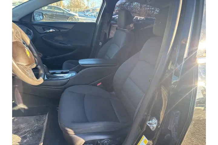 2018 Malibu LT image 3