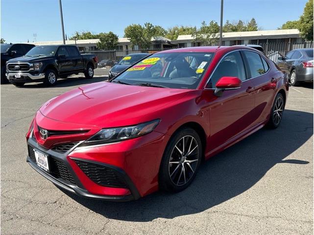 2022 Camry SE image 8