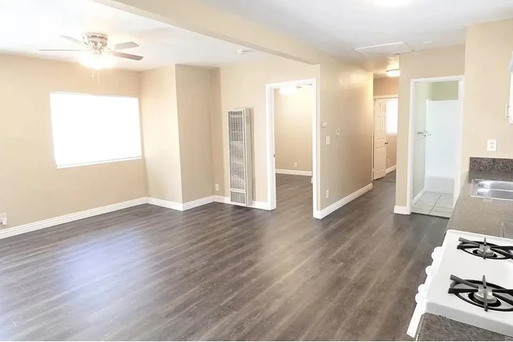 $800 : 2 BEDROOM 1 BATHROOM PRIVATE image 4