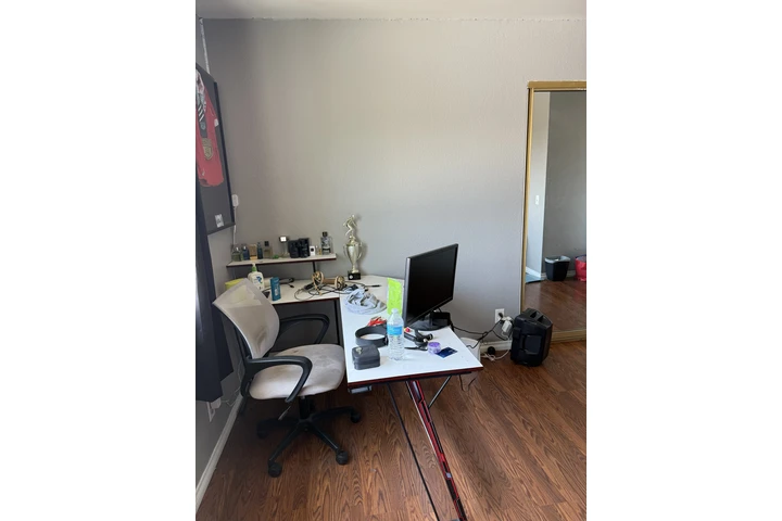 $1000 : Cuarto en Granada Hills image 2