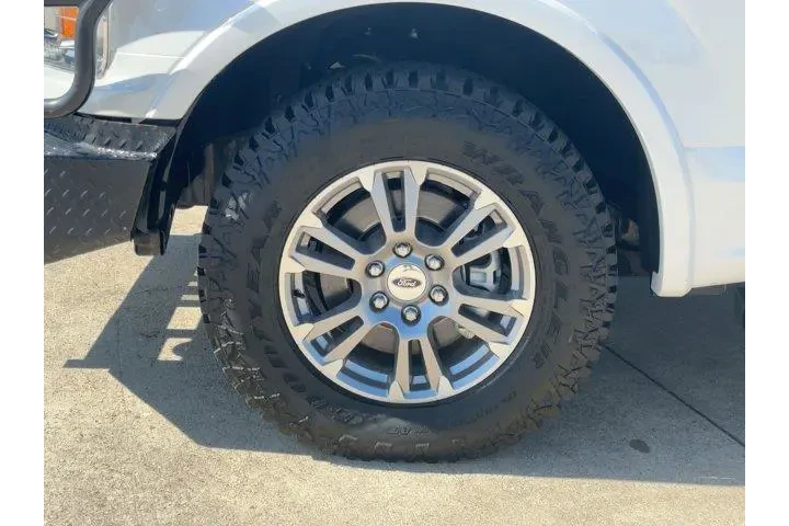 $31750 : Ford F-150 2019 4x4 Lariat 4 image 10