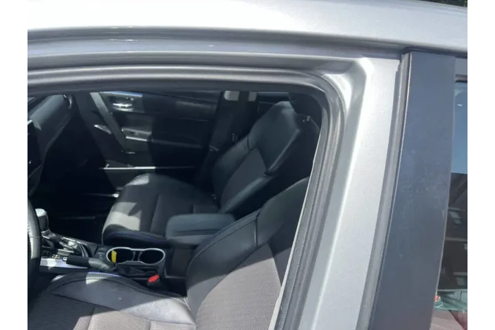 $11999 : 2017 Corolla SE image 9