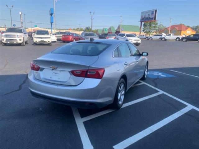 2018 Malibu image 8