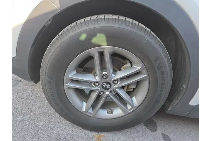 $4994 : Hyundai SANTA FE Sport 2017 image 10