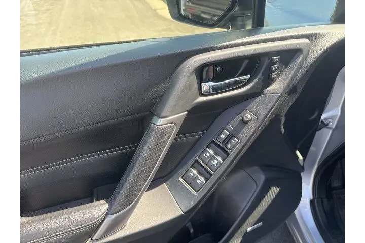 $9900 : Subaru Forester 2017 AWD 2.5 image 8