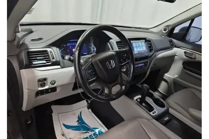 $23950 : 2020 Pilot image 3