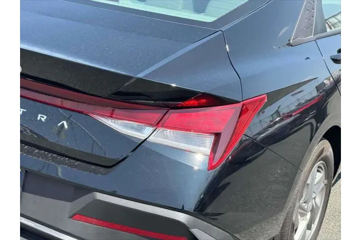 $17988 : Hyundai ELANTRA 2024 SE 4dr image 9