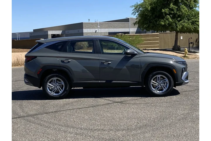 $30490 : Hyundai TUCSON 2026 AWD SE 4 image 2