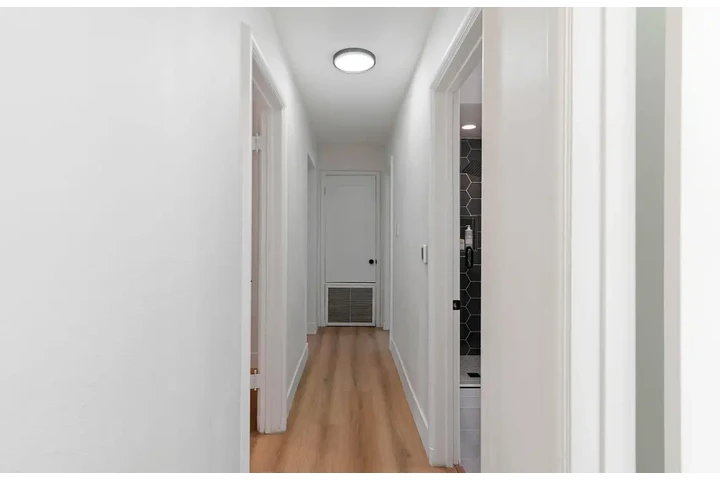 $2400 : Newly Renovated 3 Bed in LA image 4