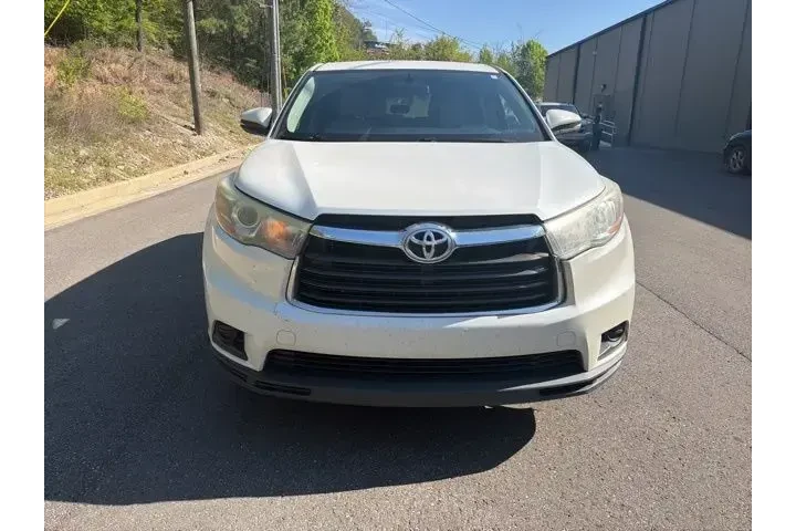 $13499 : Toyota Highlander 2016 LE 4d image 2